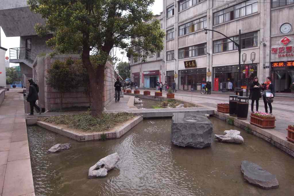 Hangzhou-Zhongshan-Street.jpg